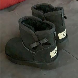 UGG Shoes - NEW Toddler Uggs with Bow UGG Shoes - NEW Toddler Uggs with Bow